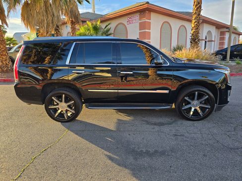 Used 2020 Cadillac Escalade Luxury image 8