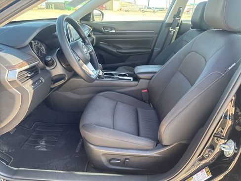 Used 2024 Nissan Altima 2.5 SV FWD image 2