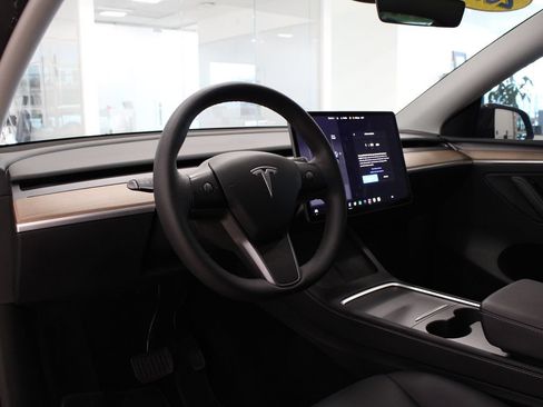 Used 2024 Tesla Model Y Long Range RWD image 14
