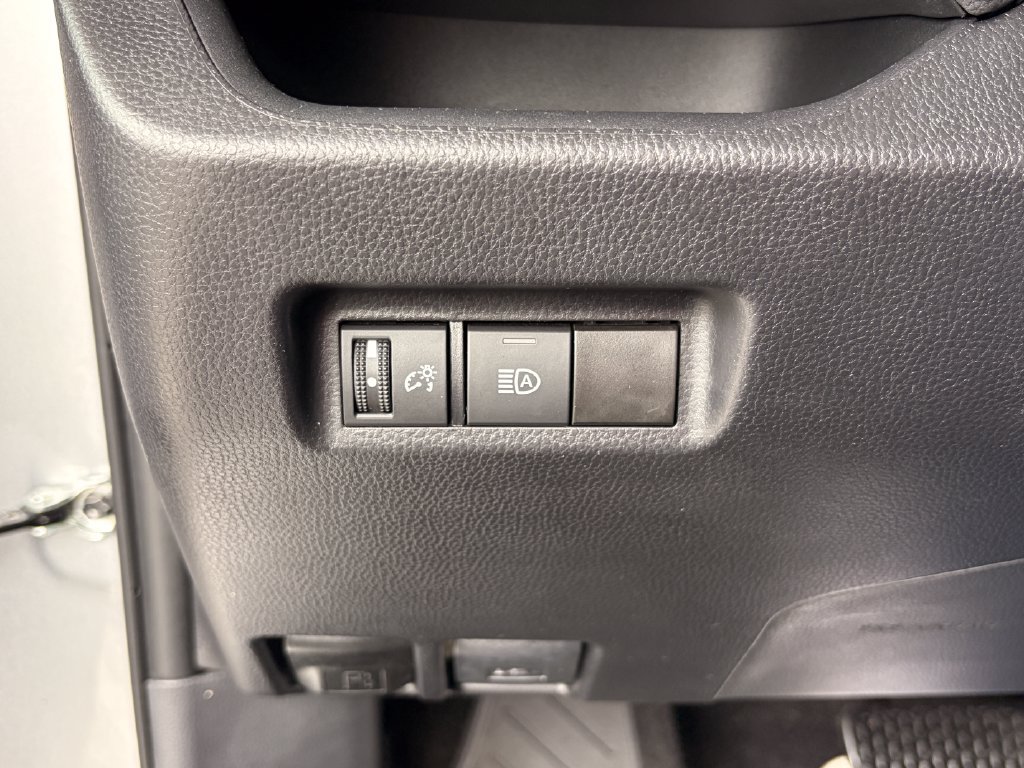Used 2025 Toyota RAV4 XLE AWD/4WD image 27