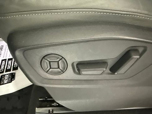 Used 2019 Audi Q8 Premium Plus AWD/4WD image 21
