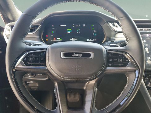 Used 2024 Jeep Grand Cherokee Overland w/ Advanced Protech Group III AWD/4WD image 16
