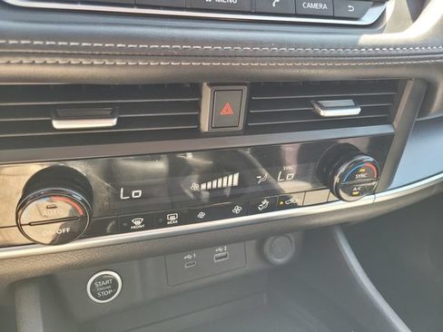 Used 2023 Nissan Rogue SV FWD image 23