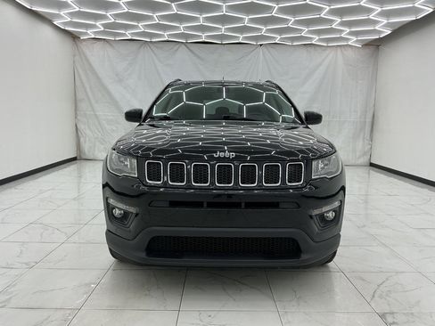 Used 2019 Jeep Compass Latitude w/ Cold Weather Group AWD/4WD image 5