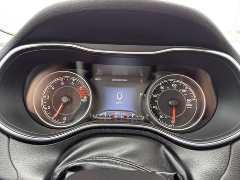 Used 2019 Jeep Cherokee Limited w/ Luxury Group AWD/4WD image 17