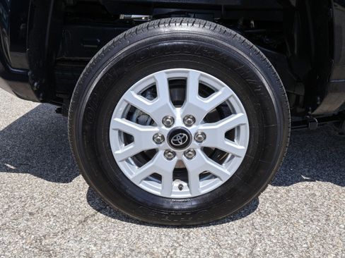 Used 2025 Toyota Tacoma SR w/ SR Upgrade Package AWD/4WD image 30
