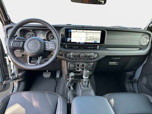 New 2025 Jeep Gladiator Sport image 18