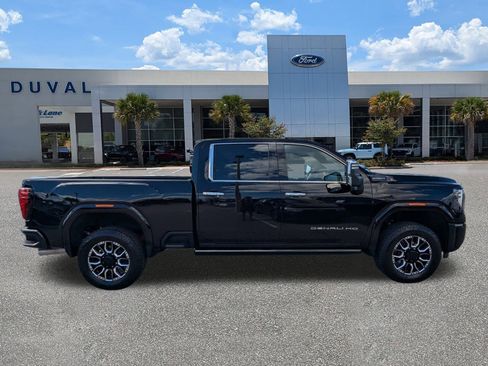 Used 2024 GMC Sierra 3500 Denali Ultimate image 2