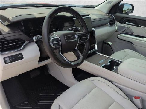 Used 2025 GMC Acadia Denali w/ Super Cruise Package FWD image 14
