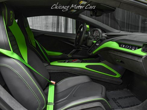 Used 2025 Lamborghini Revuelto AWD/4WD image 18