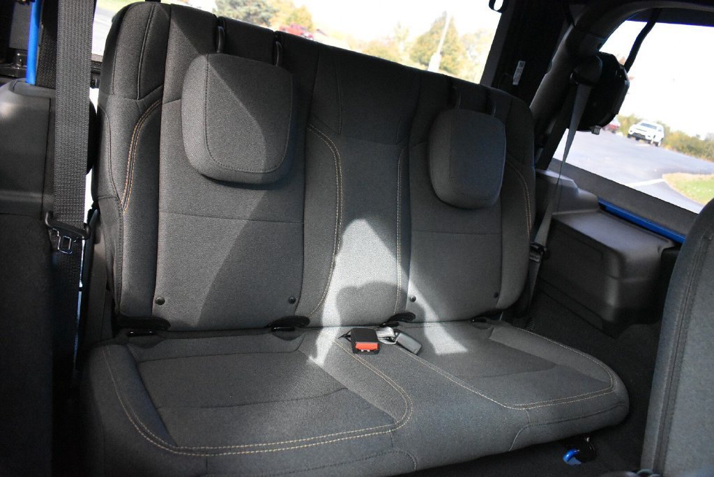 Used 2025 Jeep Wrangler Sport AWD/4WD image 33