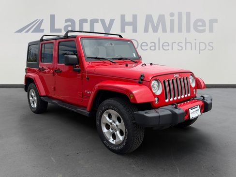 Used 2018 Jeep Wrangler Unlimited Sahara w/ Connectivity Group AWD/4WD image 8
