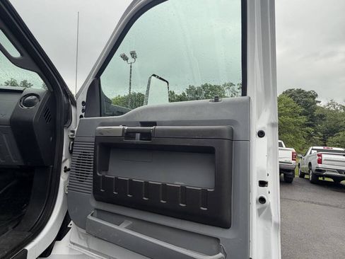 Used 2017 Ford F650 2WD SuperCab Super Duty image 44
