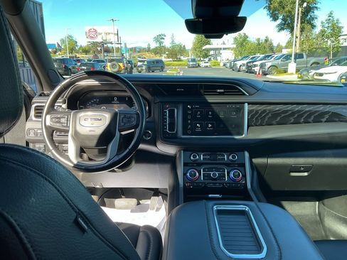 Used 2023 GMC Yukon XL Denali w/ Denali Reserve Package AWD/4WD image 21
