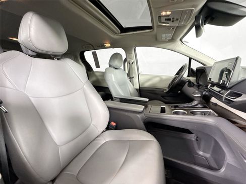 Certified 2021 Toyota Sienna XLE image 42