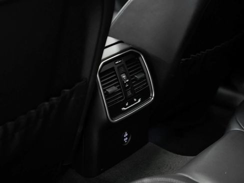 Used 2023 Porsche Macan AWD/4WD image 30