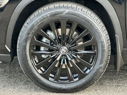 Used 2024 Toyota Highlander XSE FWD image 37
