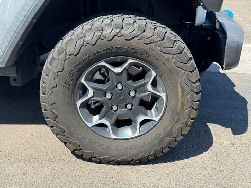 Used 2023 Jeep Wrangler Unlimited Rubicon 4xe AWD/4WD image 16