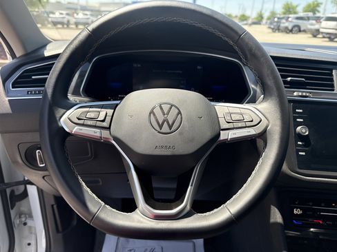 Used 2023 Volkswagen Tiguan SE FWD image 16