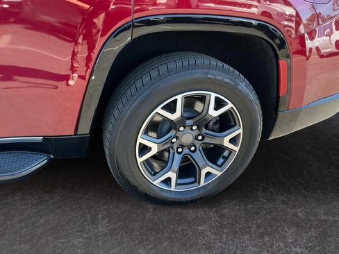 Used 2024 Jeep Wagoneer Series III AWD/4WD image 9