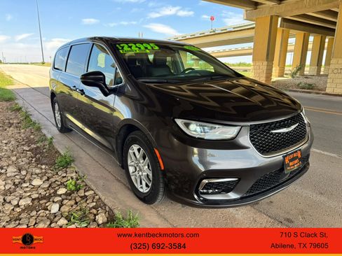Used 2023 Chrysler Pacifica Touring-L FWD image 1