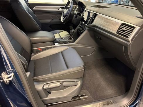 Certified 2023 Volkswagen Atlas Cross Sport SE FWD image 11