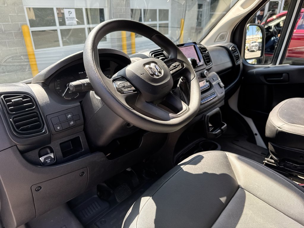 Used 2025 RAM ProMaster 2500 w/ Convenience Group FWD image 9