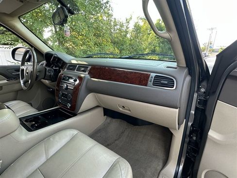 Used 2012 Chevrolet Suburban LT AWD/4WD image 35