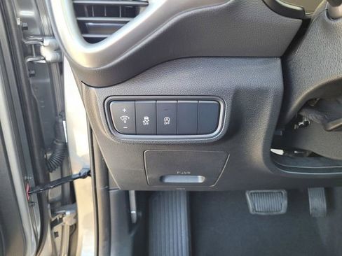 Used 2025 Kia Soul LX FWD image 22