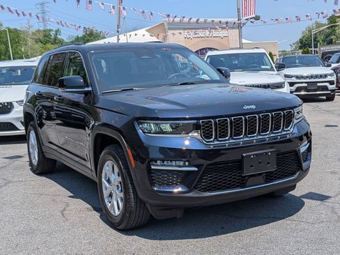 Used 2023 Jeep Grand Cherokee Limited AWD/4WD image 4