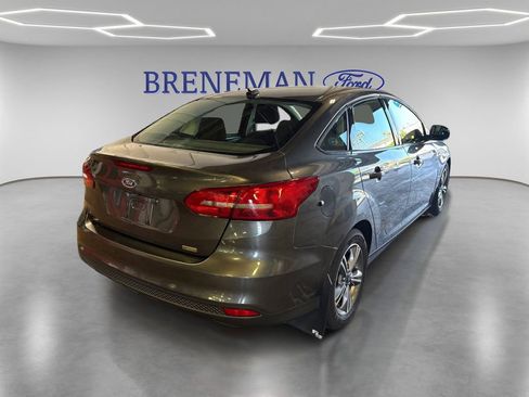 Used 2018 Ford Focus SE w/ SE Appearance Package FWD image 5