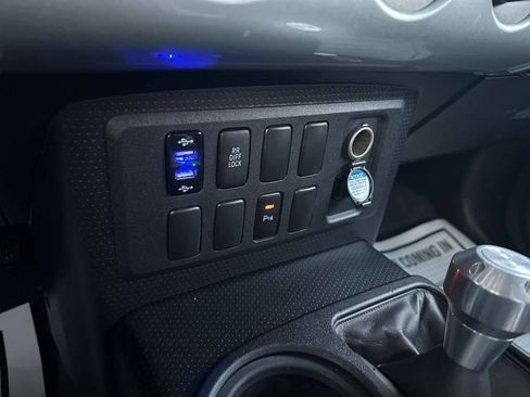 Used 2007 Toyota FJ Cruiser 4WD image 15