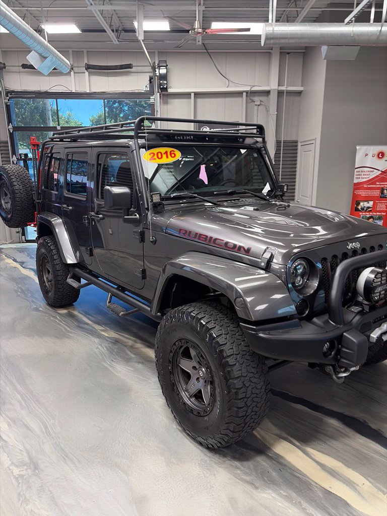 Used 2016 Jeep Wrangler Unlimited Rubicon w/ Connectivity Group AWD/4WD image 3