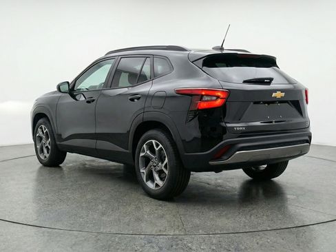 Used 2025 Chevrolet Trax LT FWD image 6