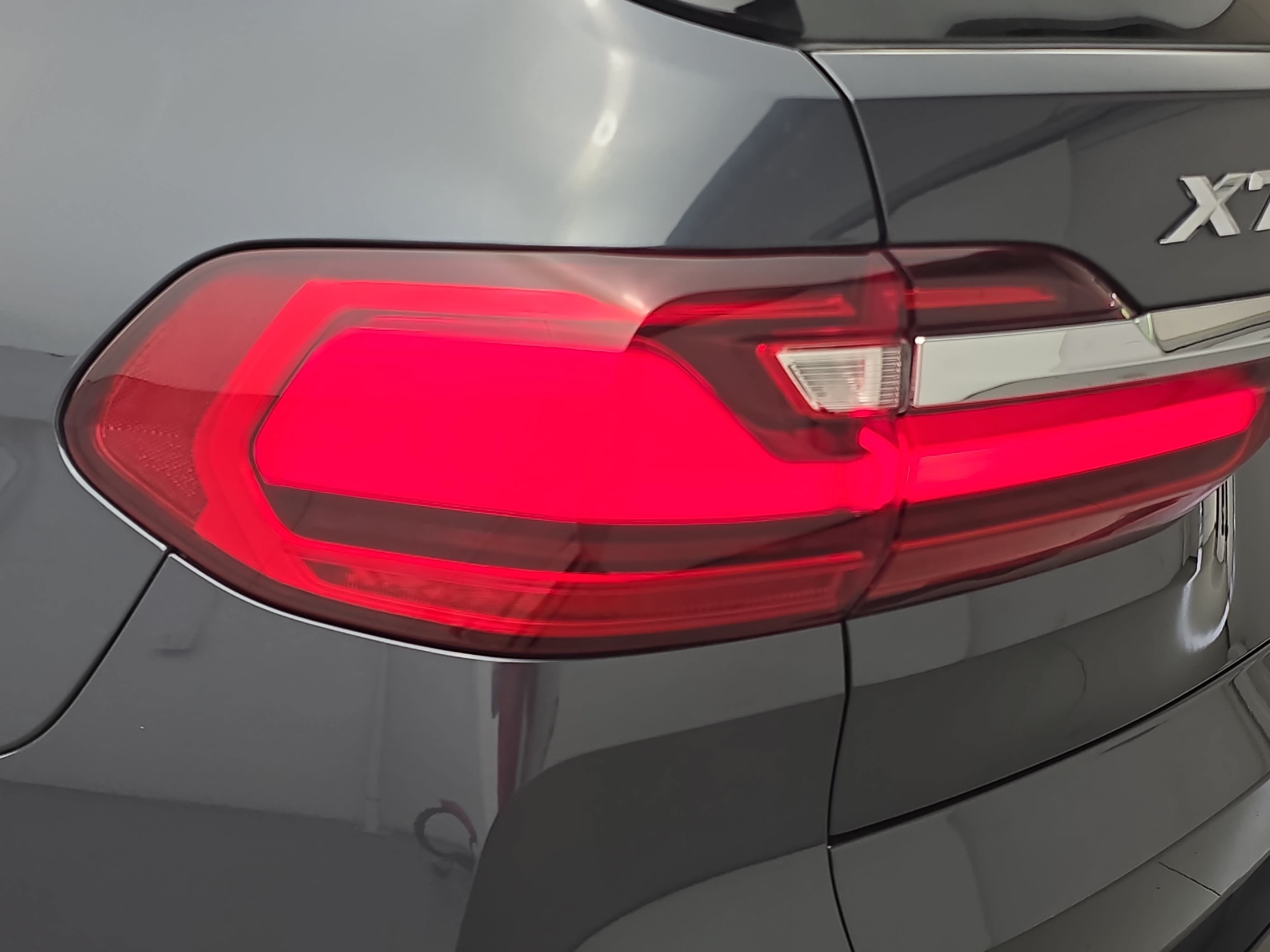Used 2022 BMW X7 xDrive40i w/ Premium Package AWD/4WD image 39
