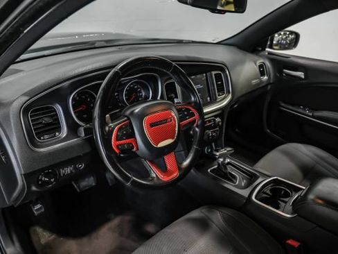 Used 2017 Dodge Charger R/T RWD image 4
