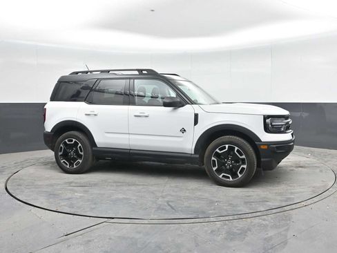 Used 2023 Ford Bronco Sport Outer Banks w/ Tech Package AWD/4WD image 8