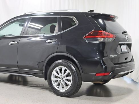Used 2018 Nissan Rogue SV image 9
