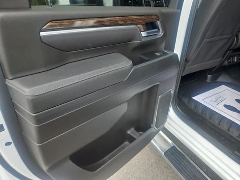 Used 2025 GMC Sierra 2500 SLE w/ SLE Value Package; AWD/4WD image 18