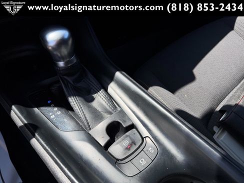 Used 2018 Toyota C-HR XLE FWD image 22