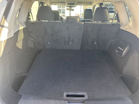 Used 2022 Nissan Rogue SV image 24