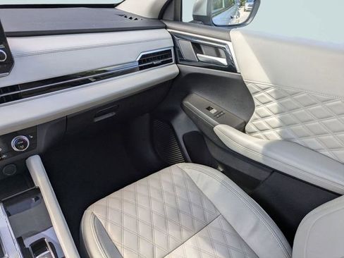 Used 2024 Mitsubishi Outlander SEL image 19