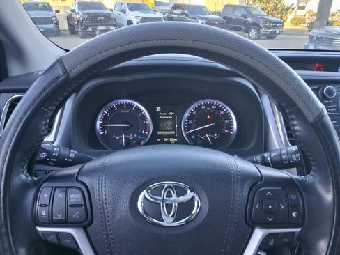 Used 2019 Toyota Highlander XLE image 8