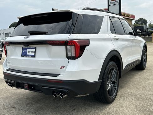 Used 2025 Ford Explorer ST AWD/4WD image 6