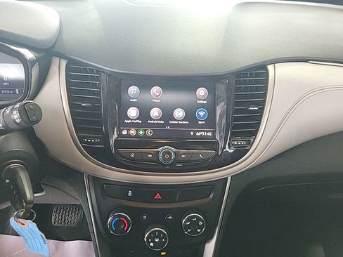 Used 2020 Chevrolet Trax LT FWD image 6