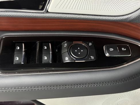 Used 2023 Lincoln Navigator Reserve image 25