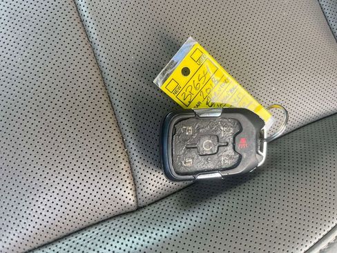 Used 2018 Chevrolet Suburban Premier image 16