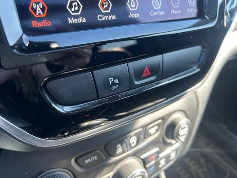 Certified 2019 Jeep Cherokee Limited AWD/4WD image 12