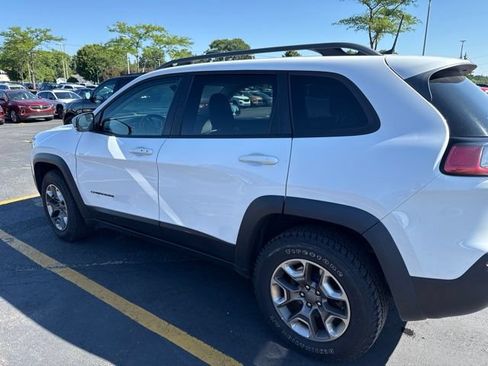 Used 2019 Jeep Cherokee Trailhawk AWD/4WD image 2