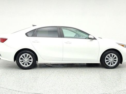 Used 2023 Kia Forte LX image 4